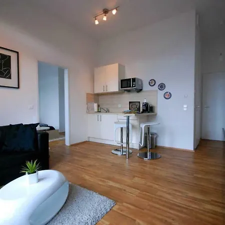 Exklusives Penthouse! Mit Wlan, Tiefgarage, 2 Fernseher Etc. * Cologne